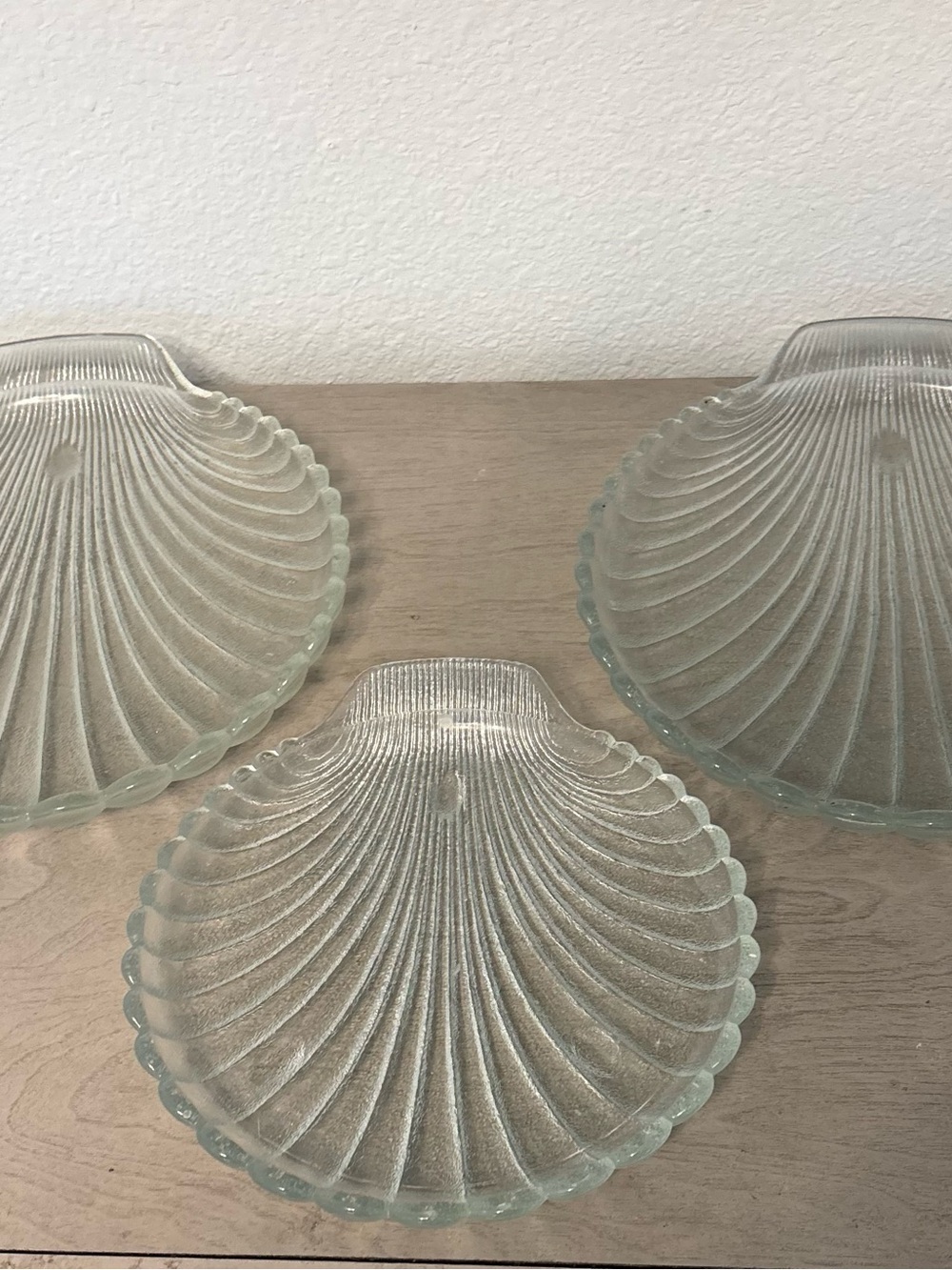 Vintage 70s Anchor Hocking pressed glass scallop clam shell plates 3